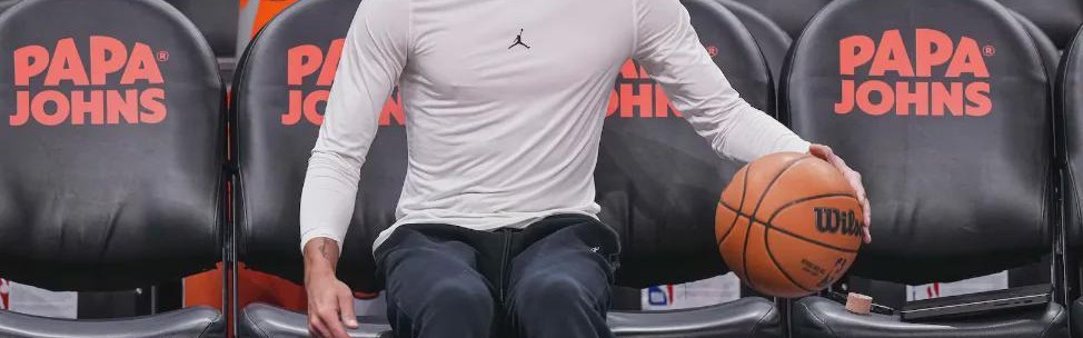 开云登录入口地址-湖人获历史第二准射手，勇士得冠军中锋！截止日谁是最大赢家？