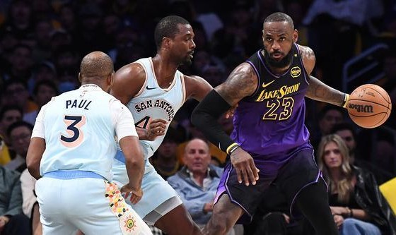历史第一!詹姆斯与NBA历史上35.6%的球员同场竞技过