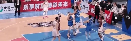 开云登录入口地址-老将！翟晓川精准判断原地起飞大帽焦海龙上篮