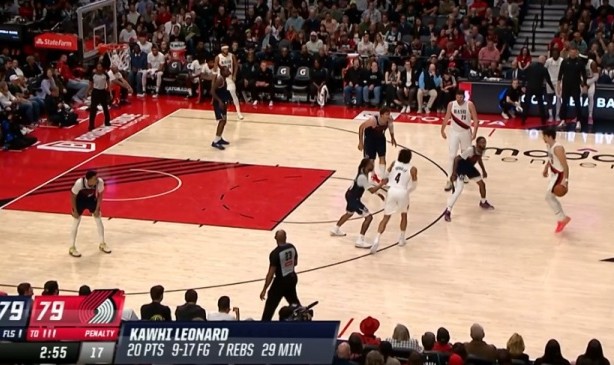 开云登录入口地址-连续57场了！伦纳德自投自抢翻身跳投再次拿到20+