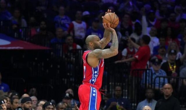 开云登录入口地址-绝对硬汉！塔克5次抢断+5前场板 哈登为他降薪值了