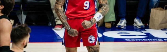 开云电子-比联盟最准更准！对攻大战76人21记三分送骑士连败